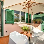 Roadtothesealerici Private Parking Terrace