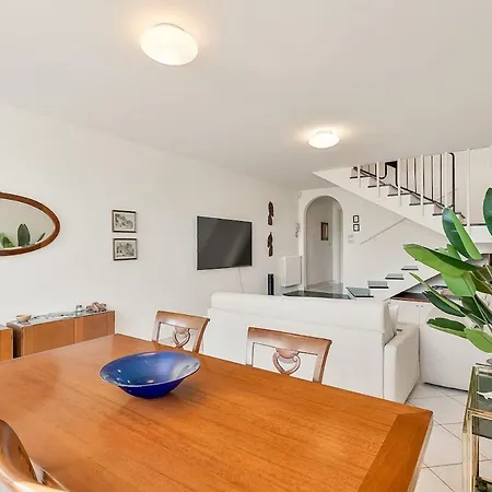 Roadtothesealerici Private Parking Terrace Lägenhet