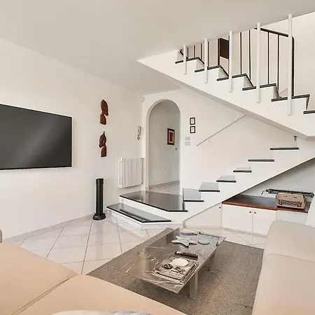 Roadtothesealerici Private Parking Terrace